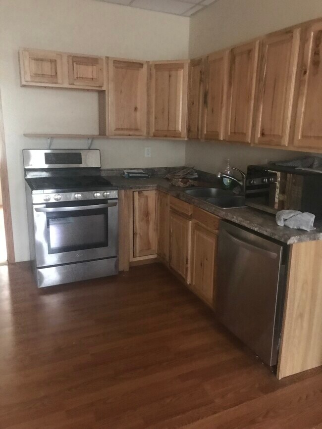 2222 Walnut St Apartments and Nearby Cedar Falls Apartments For Rent