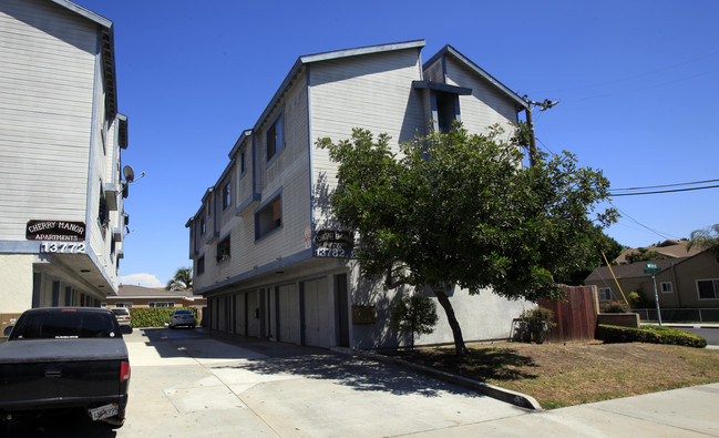 Cherry Manor Apartments in Westminster, CA - Building Photo - Building Photo