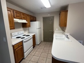 1102 S Ithaca Ave in Russellville, AR - Building Photo - Building Photo