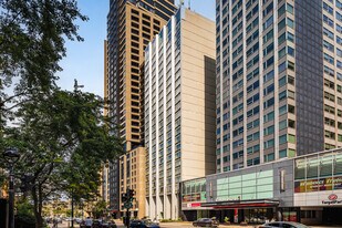 Sherbrooke 410 in Montréal, QC - Building Photo