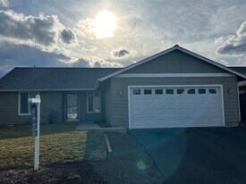 640 SE Conifer Ct in Madras, OR - Building Photo