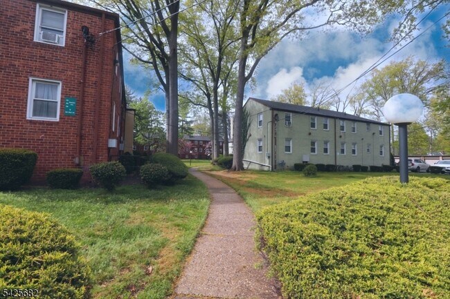 592 Sherman Ave in Roselle, NJ - Building Photo - Building Photo