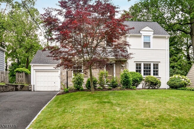 6 Beekman Rd in Summit, NJ - Building Photo - Building Photo