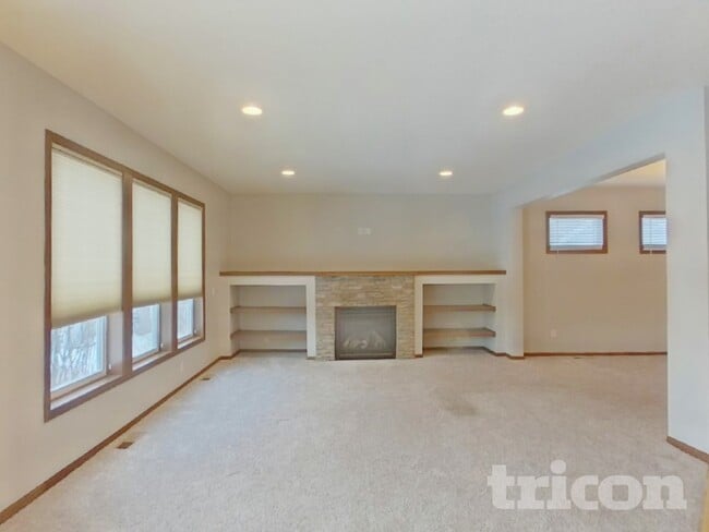 1133 Rosemary Ln in Chaska, MN - Building Photo - Building Photo