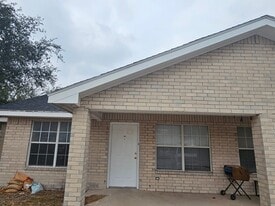 1006 Lilia Dr, Unit 152 in Weslaco, TX - Building Photo
