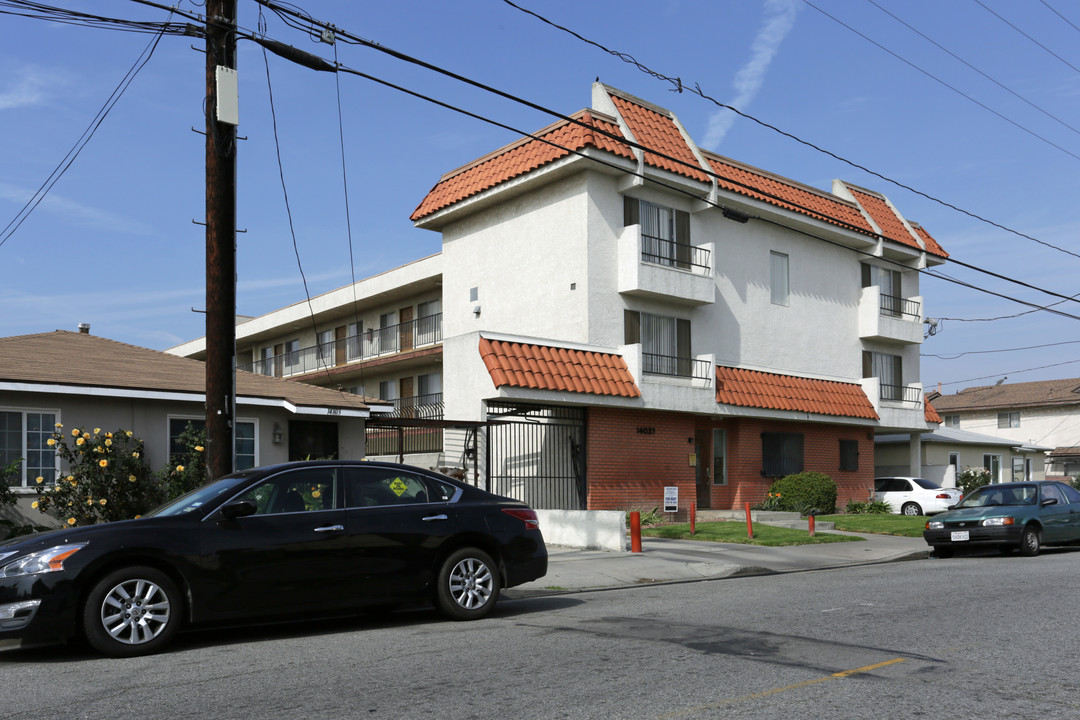 14037 Yukon Ave in Hawthorne, CA - Building Photo