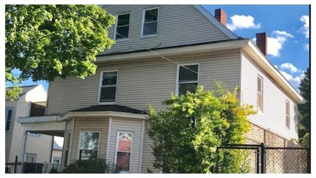 12 Raymond Ave in Somerville, MA - Building Photo - Building Photo