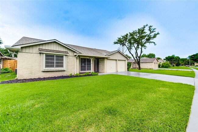 12207 Meadowdale Dr in Stafford, TX - Building Photo - Building Photo