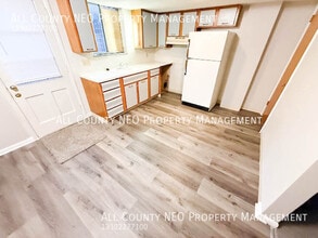 1376 Forest Glen Dr in Cuyahoga Falls, OH - Building Photo - Building Photo