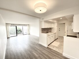 1803 E Ocean Blvd, Unit 303 in Long Beach, CA - Building Photo
