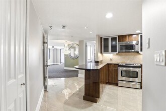 400 E Colonial Dr in Orlando, FL - Building Photo - Building Photo