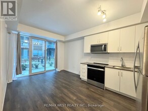 95-195 Attmar Dr in Brampton, ON - Building Photo - Building Photo