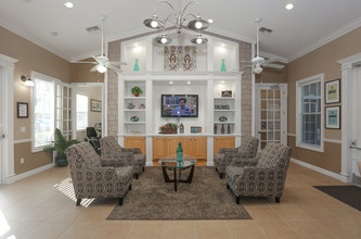 Lake Harris Cove in Leesburg, FL - Foto de edificio - Interior Photo