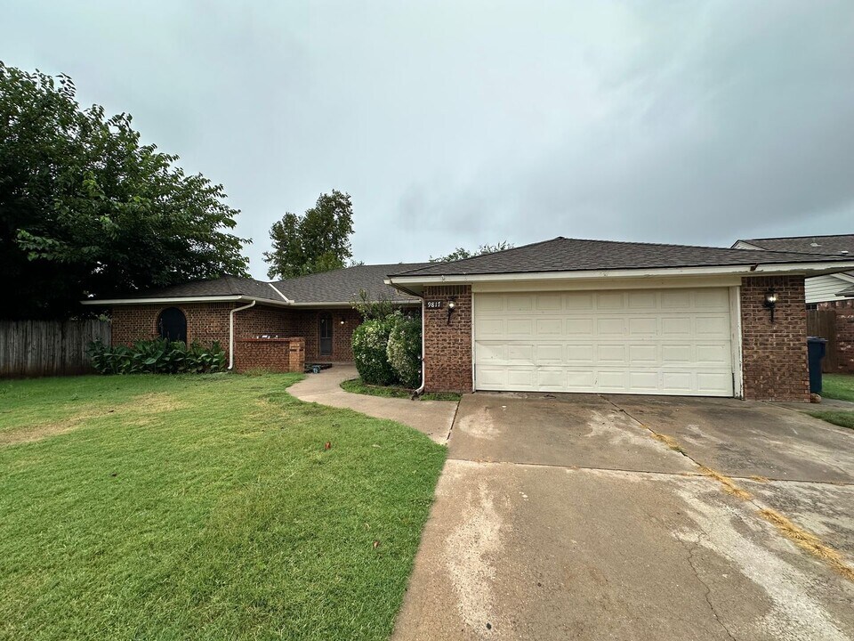 9817 Grimsbey Ct in Oklahoma City, OK - Foto de edificio