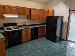 230 Grant Ave, Unit 1st Floor in Mineola, NY - Building Photo - Building Photo