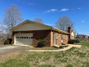 3542 Bethany Church Rd in Franklinville, NC - Foto de edificio - Building Photo