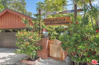 27004 Pacific Coast Hwy in Malibu, CA - Foto de edificio - Building Photo