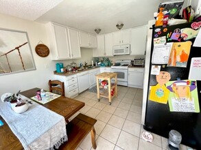 8112 Constantine Dr in Huntington Beach, CA - Building Photo - Interior Photo