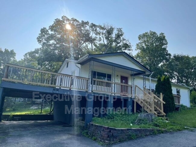 property at 978 Oak Dr