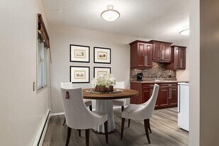 Grandin Manor in Camrose, AB - Building Photo