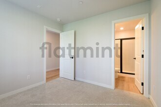 14568 Westminster Way N in Shoreline, WA - Building Photo - Building Photo