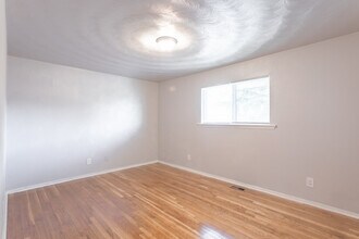 Pembroke Pines Apartments in Hampton, VA - Foto de edificio - Building Photo