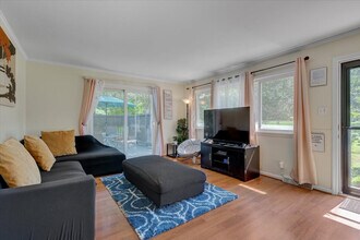 102A White Oak Dr in Durham, NC - Building Photo - Building Photo