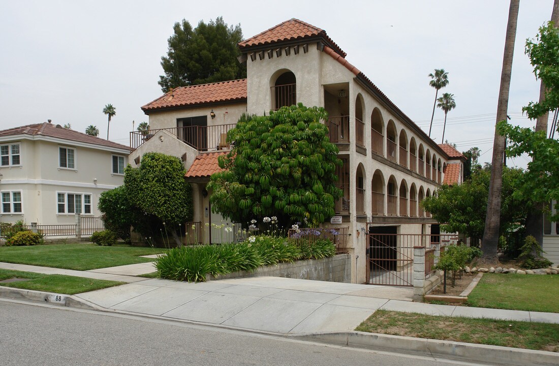 88 San Marino Ave in Pasadena, CA - Foto de edificio