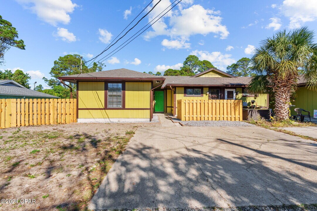 2801 Lagoon Knoll Dr-Unit -B in Panama City Beach, FL - Building Photo