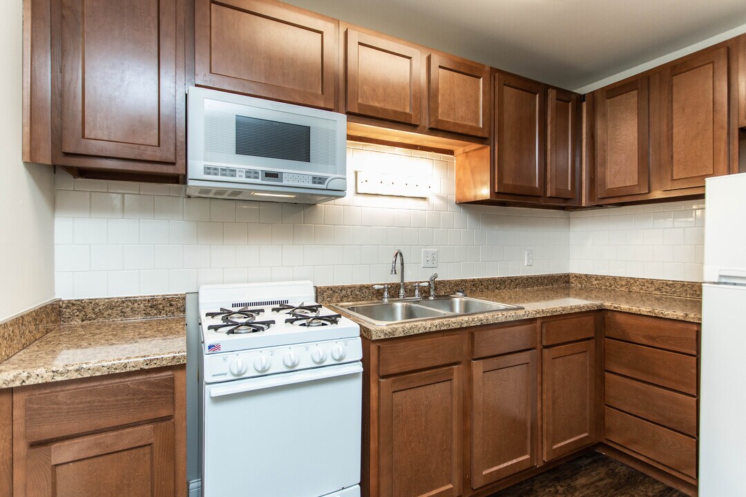 Royal Neil Apartments in Columbus, OH - Building Photo