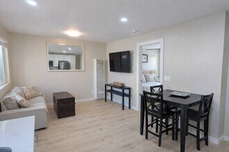 350 Rockaway Ave in Grover Beach, CA - Building Photo - Building Photo