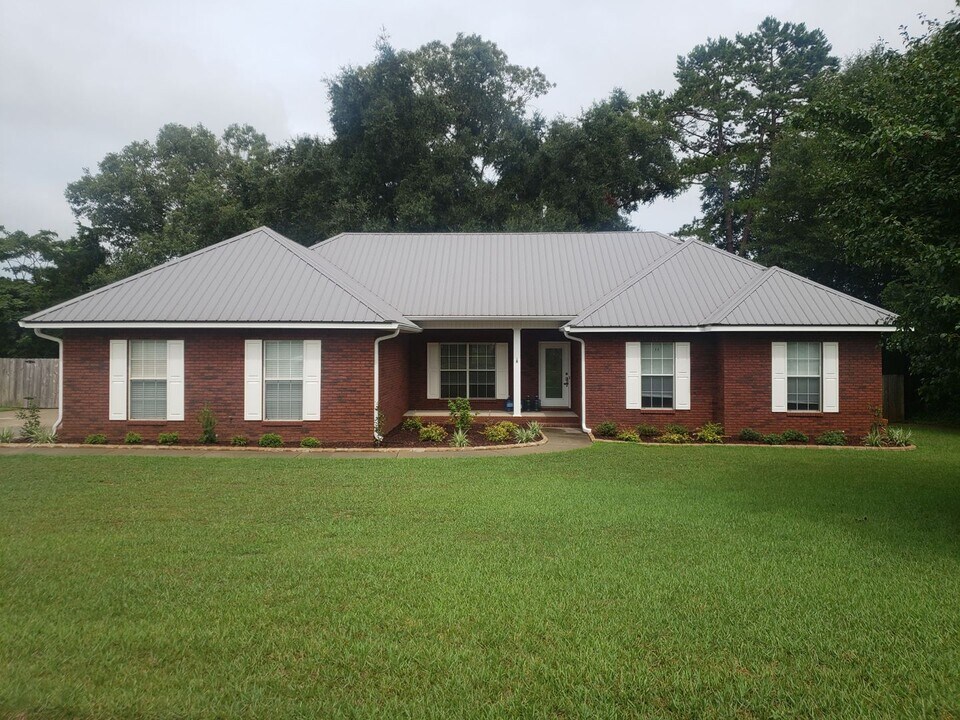 142 Eagle Bend Rd in Enterprise, AL - Building Photo