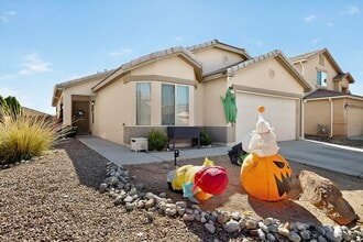 680 Purple Aster Ave SW in Los Lunas, NM - Building Photo - Building Photo