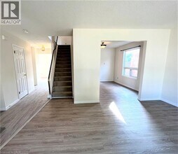 291 Canterbury Dr in Waterloo, ON - Building Photo - Building Photo