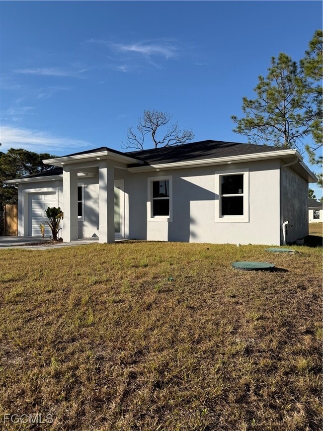 1037 Macy St E in Lehigh Acres, FL - Building Photo - Building Photo