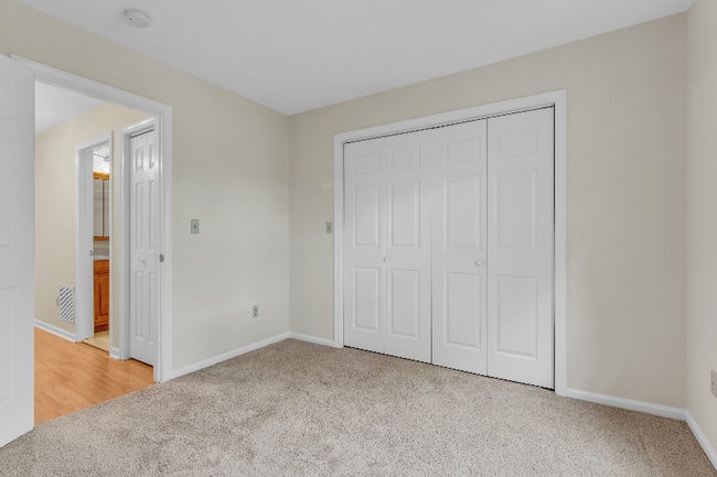 62 Manorwood Dr in Branford, CT - Building Photo - Building Photo