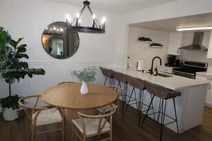 4530 SW 68th Ct Cir in Miami, FL - Building Photo