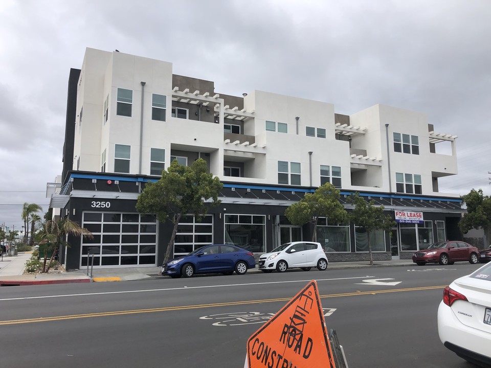 3250 Adams Ave, Unit 202 in San Diego, CA - Building Photo