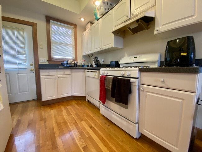 359 Columbia St, Unit 4 in Cambridge, MA - Building Photo - Building Photo