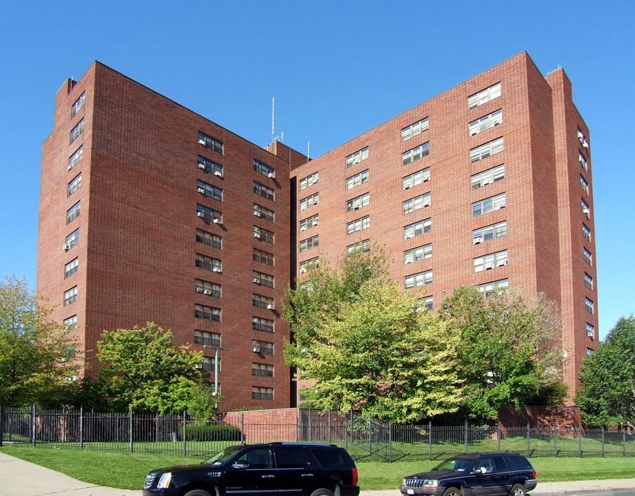 Summit Towers in Schenectady, NY - Foto de edificio