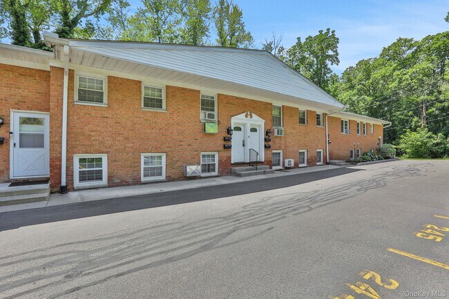 31 C Alpine Dr in Wappingers Falls, NY - Building Photo - Building Photo