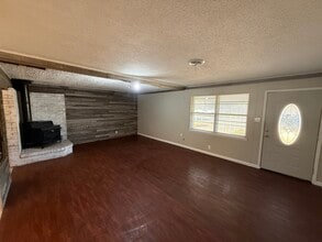 1216 E Foster Ave in Pampa, TX - Foto de edificio - Building Photo