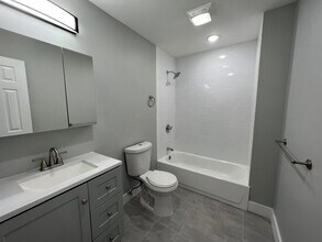 1076 Summit Ave-Unit -4 in Jersey City, NJ - Building Photo - Building Photo