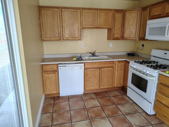 2447 Beach St in Oceano, CA - Foto de edificio - Building Photo