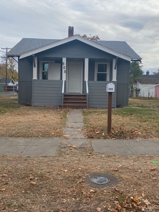 608 W Peach St in Yakima, WA - Building Photo - Building Photo