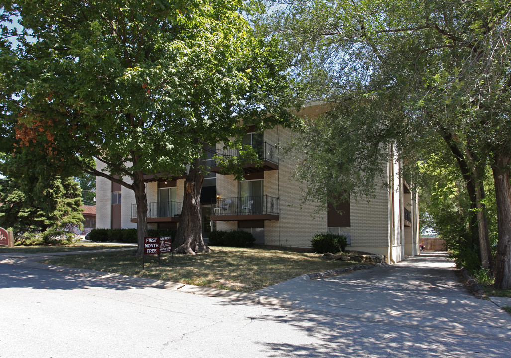 The Maples Apartments in Mission, KS - Building Photo