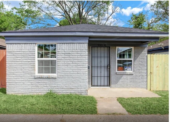 property at 5123 Peachtree St