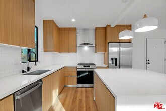 950 Havenhurst Dr in West Hollywood, CA - Foto de edificio - Building Photo