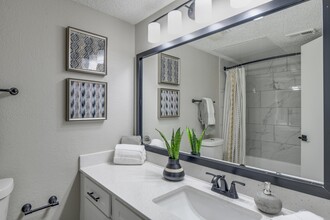 Grayson Ridge in North Richland Hills, TX - Foto de edificio - Building Photo