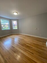 2726 W Wellington Ave, Unit B in Chicago, IL - Foto de edificio - Building Photo